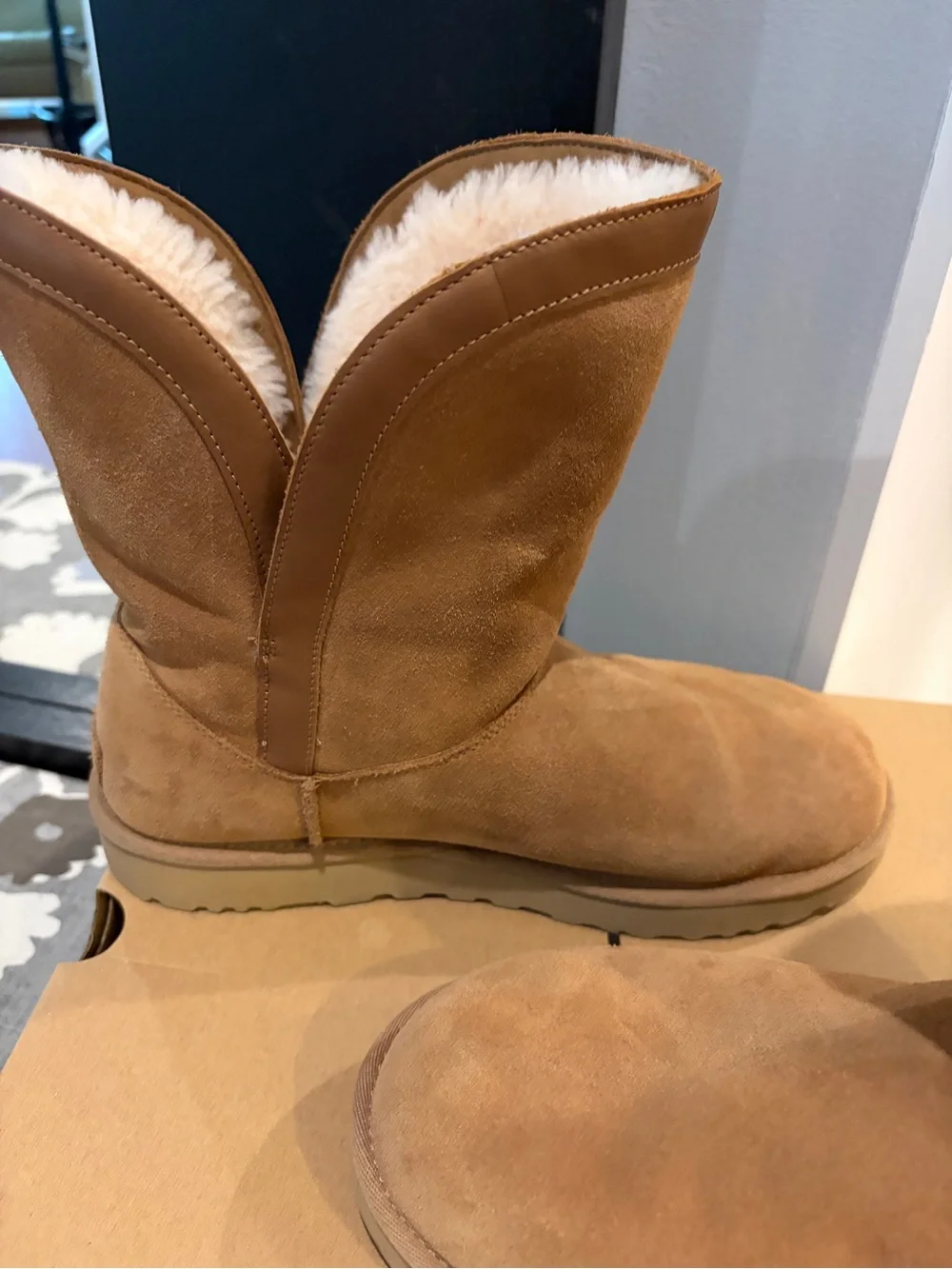 UGG Classic Short Lunara Chestnut Boots Size 11 Like New